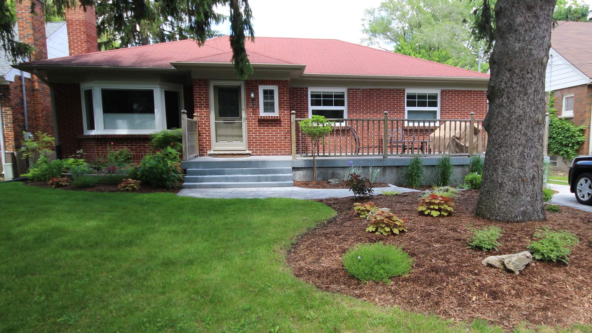 Front yard landscape. Traditional landscaping / hardscaping project in London Ontario.